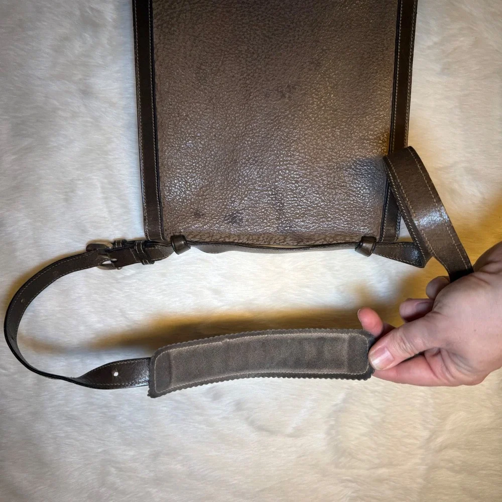 Vintage Textured Brown Leather shoulder Bag Brass Hardware‎ Padded Strap
